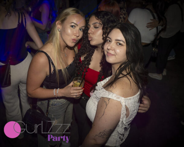 Gurlzzz Aug 03 1024x819