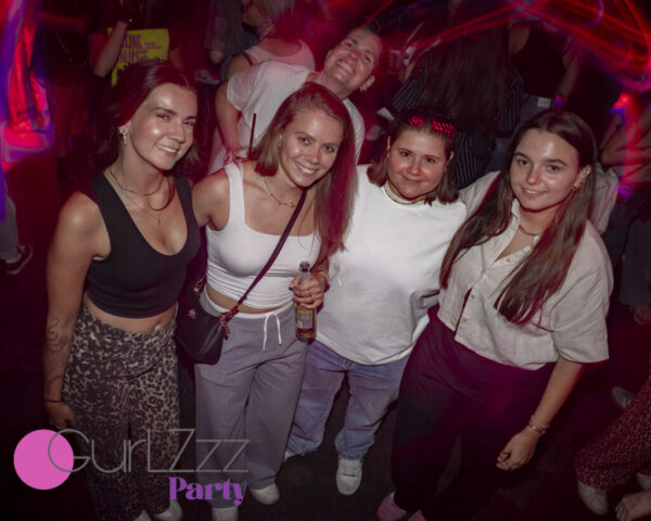 Gurlzzz Aug 07 1024x819